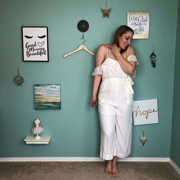 Wide Leg White Jumpsuit with Ruffle Sleeves B1 - Picture 3 of 8